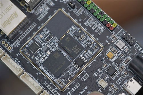 龍芯2K0300蜂鳥開發(fā)板圖賞 巴掌大小的國產(chǎn)計算平臺